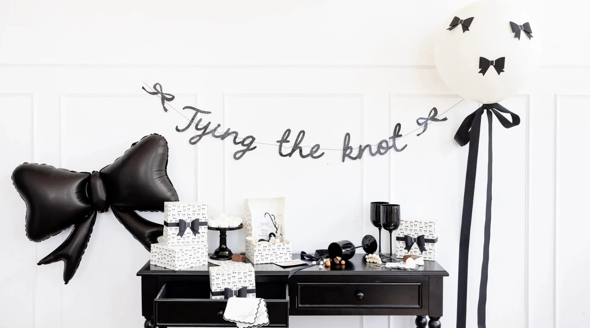 Black Bow Guest Towels 24ct