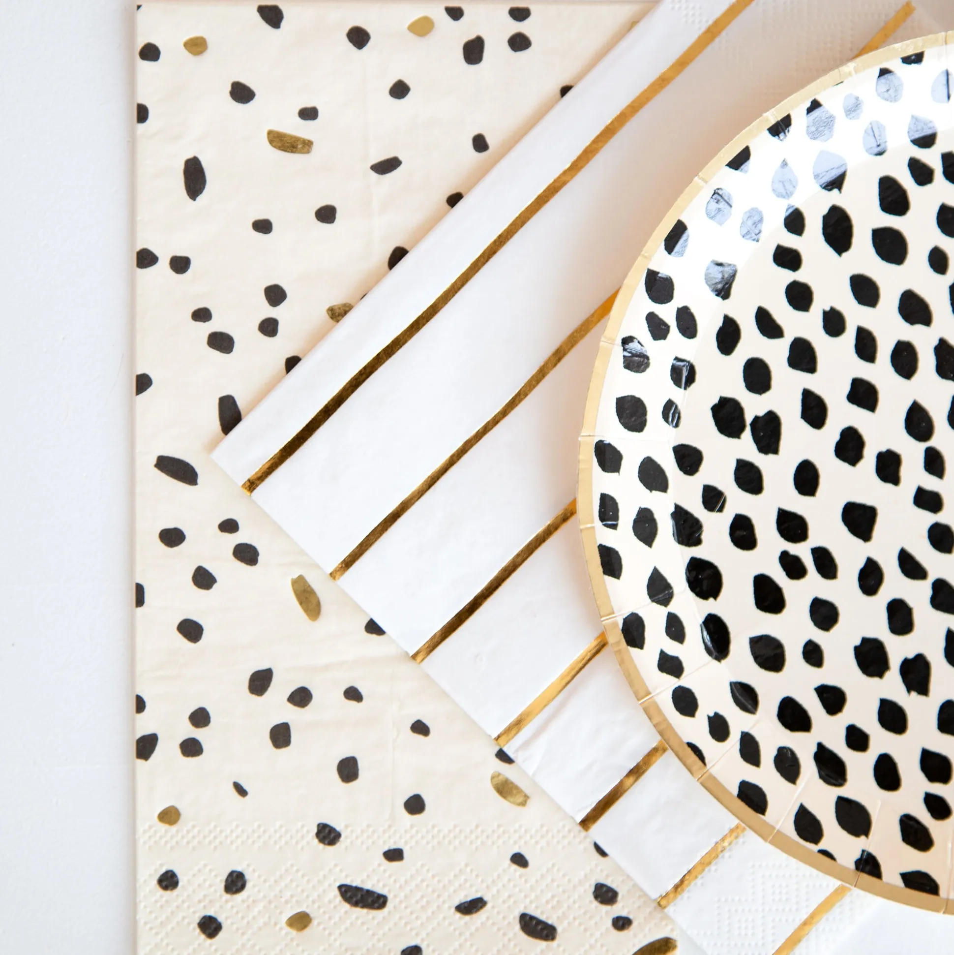 Black & Cream Dot Guest Towels 16ct