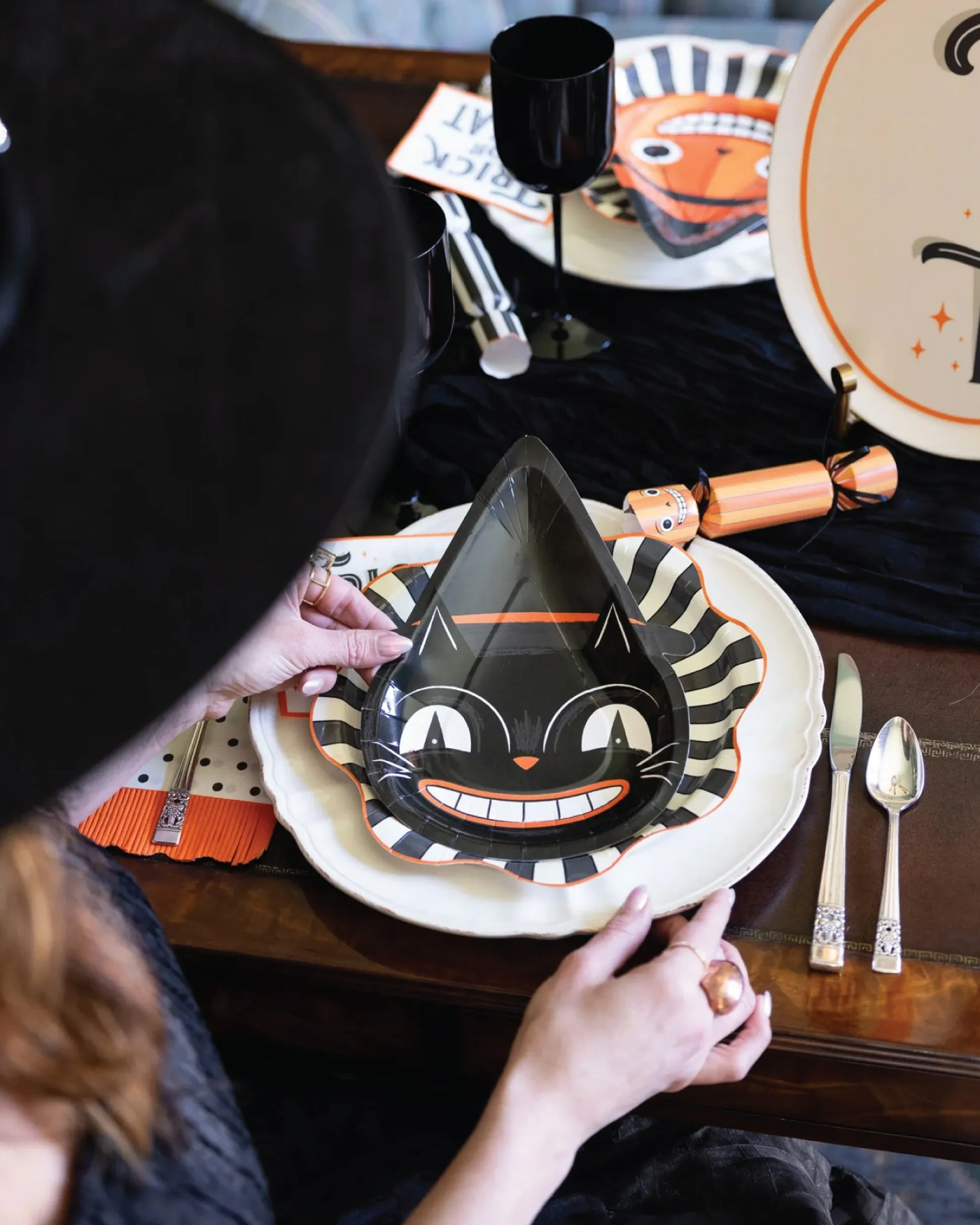 Black Starburst Lunch Plates 8ct