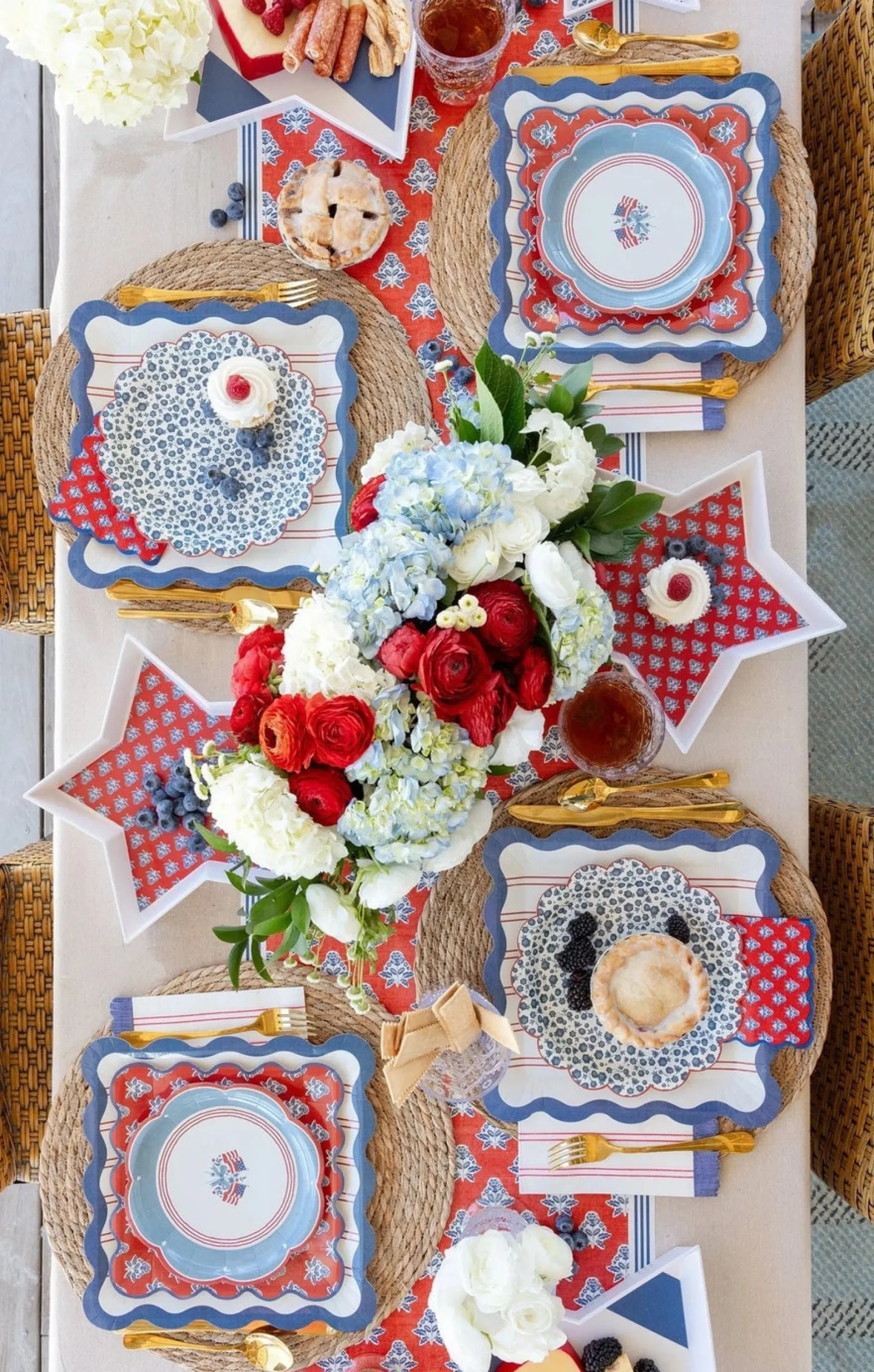 Blue Ditsy Floral Lunch Plates 8ct
