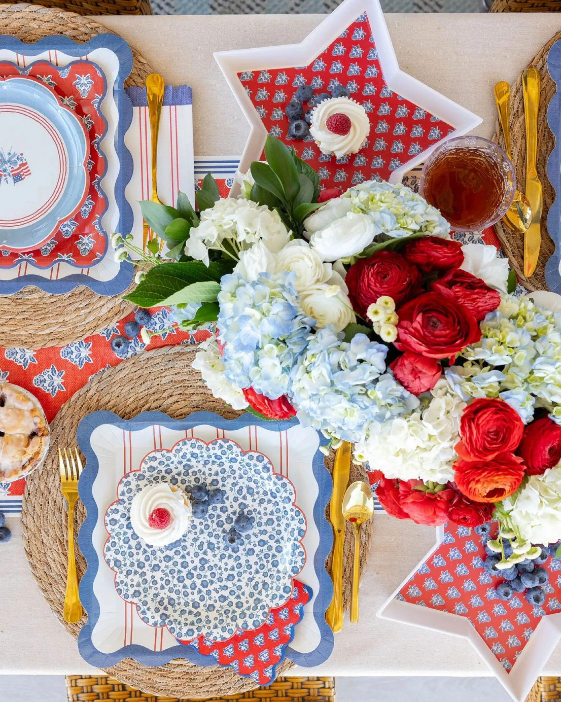 Blue Ditsy Floral Lunch Plates 8ct