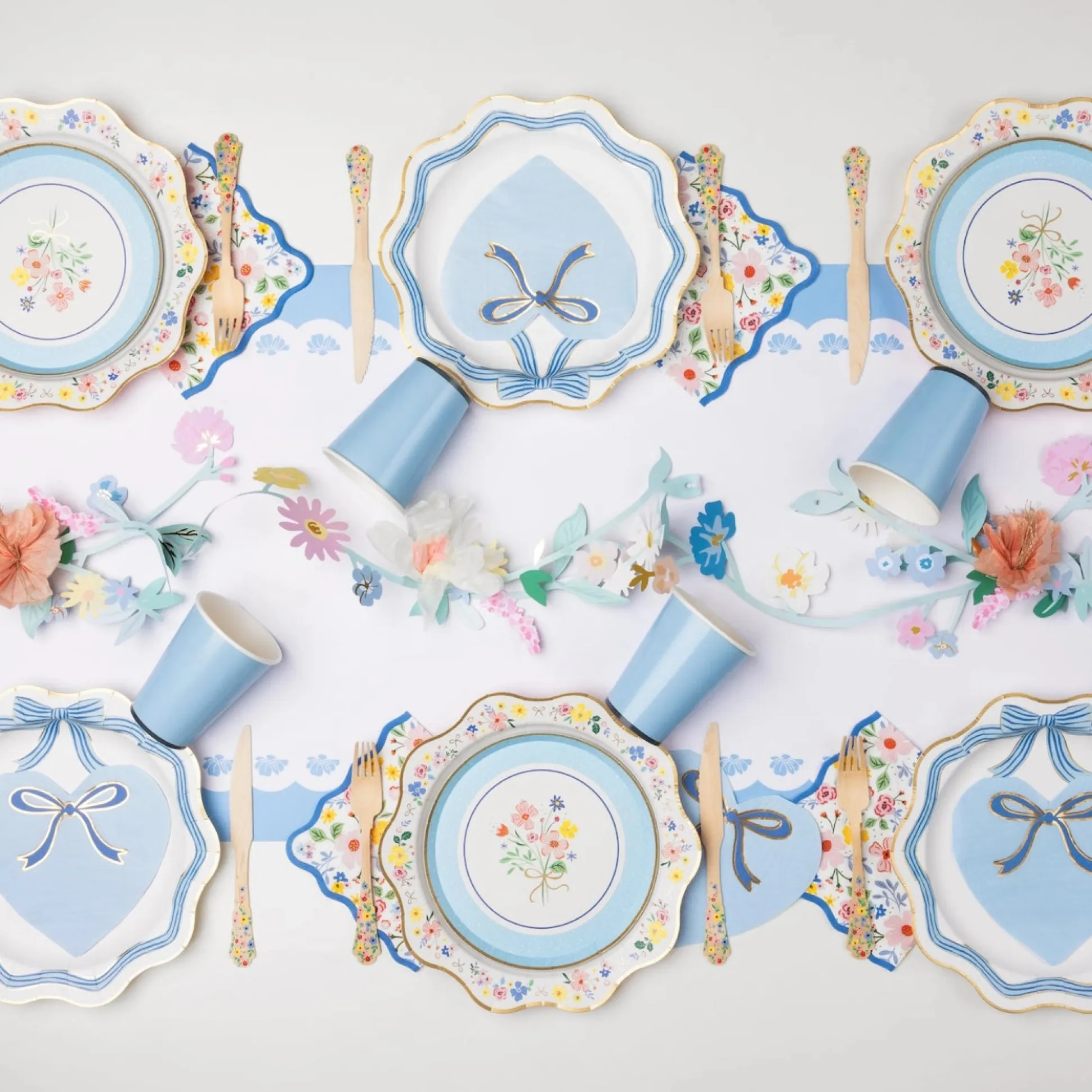 Blue & Gold Bow Scalloped Dinner Plates 8ct