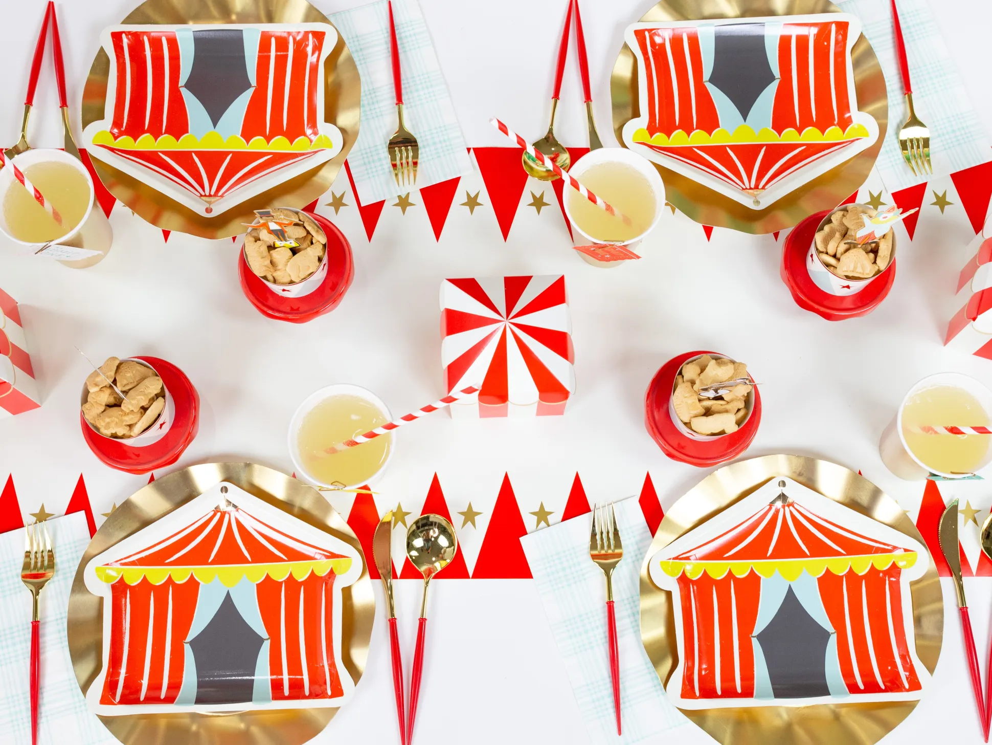 Carnival Tent Lunch Plates 8ct