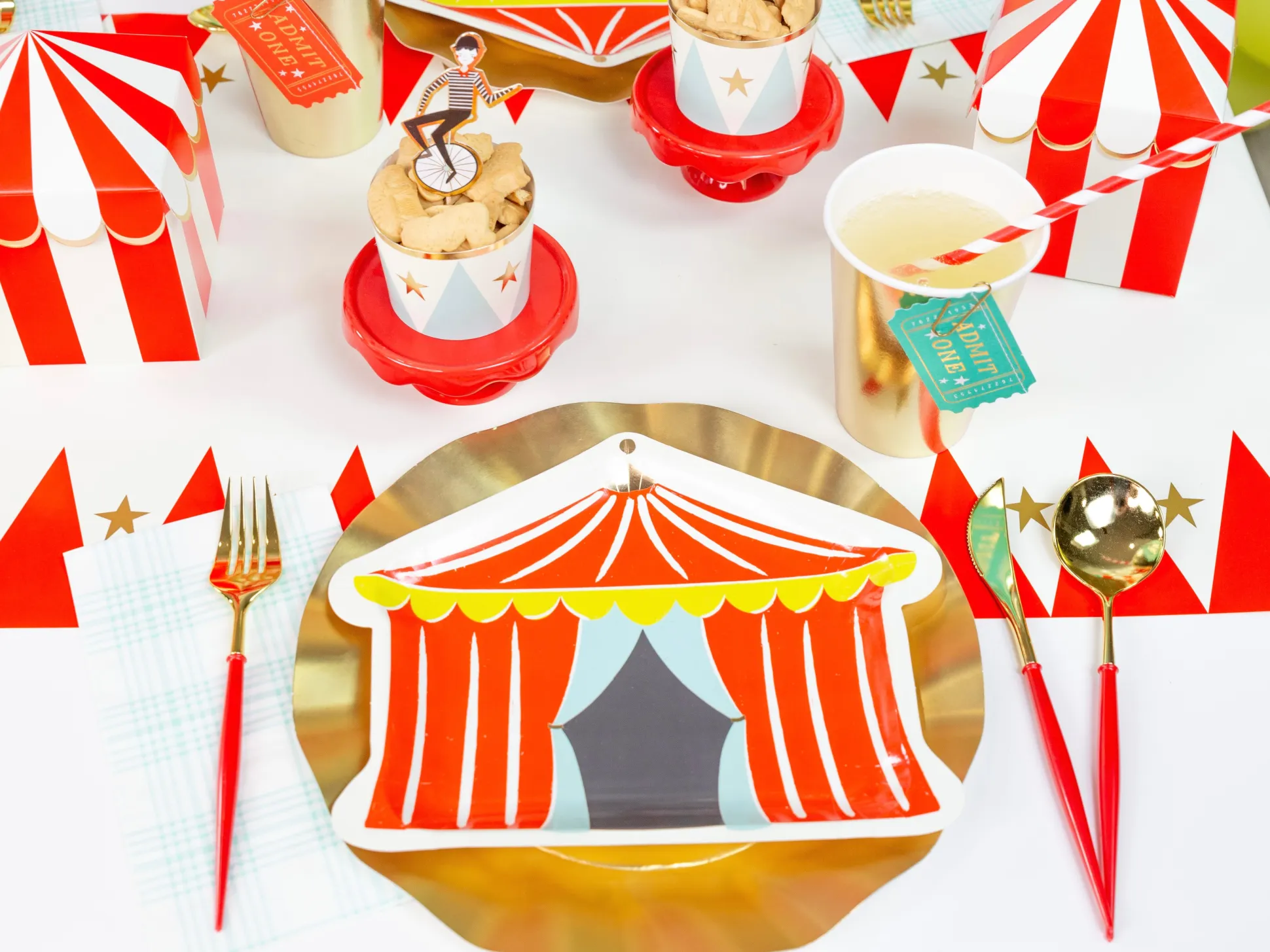 Carnival Tent Lunch Plates 8ct