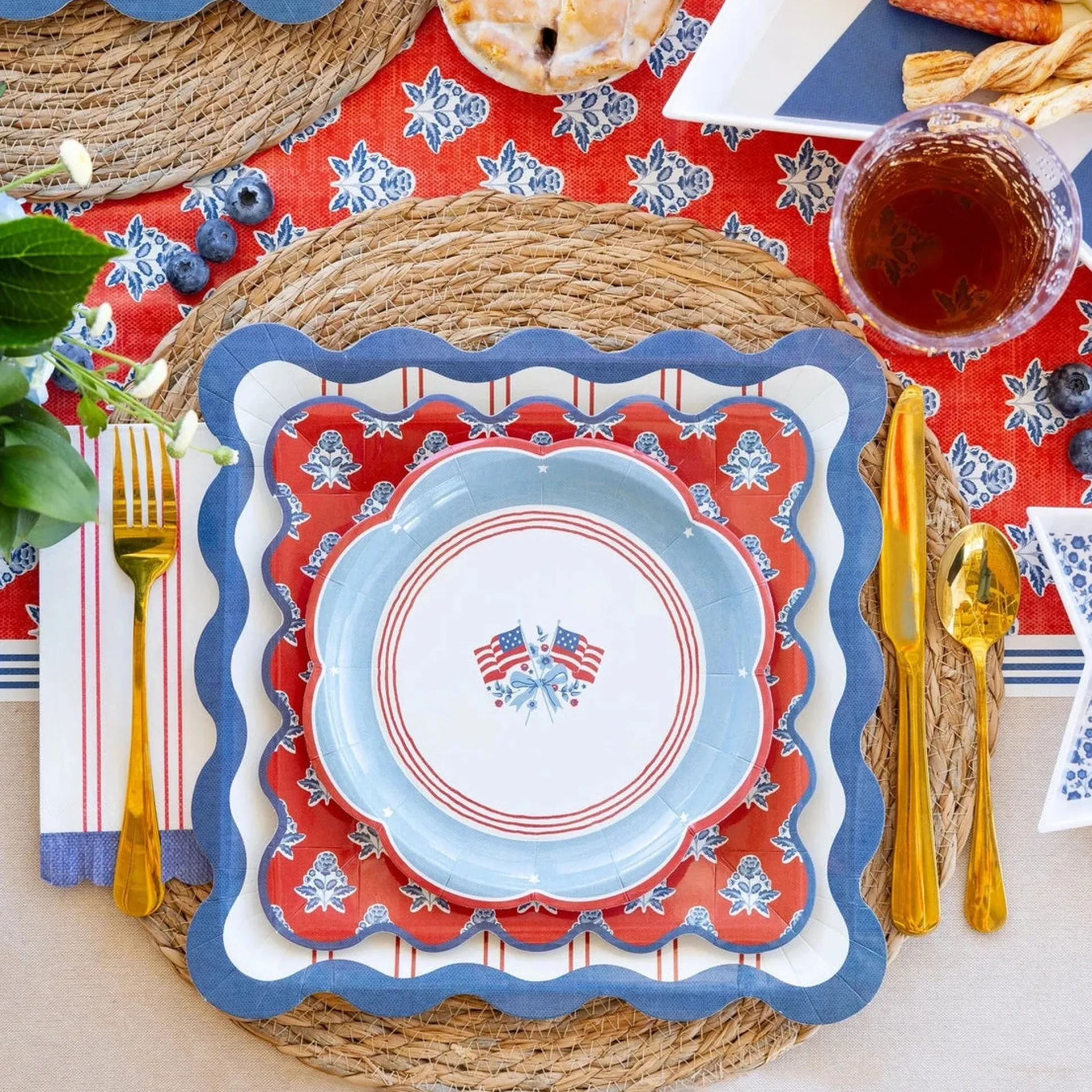 Hamptons Red Floral Lunch Plates 8ct