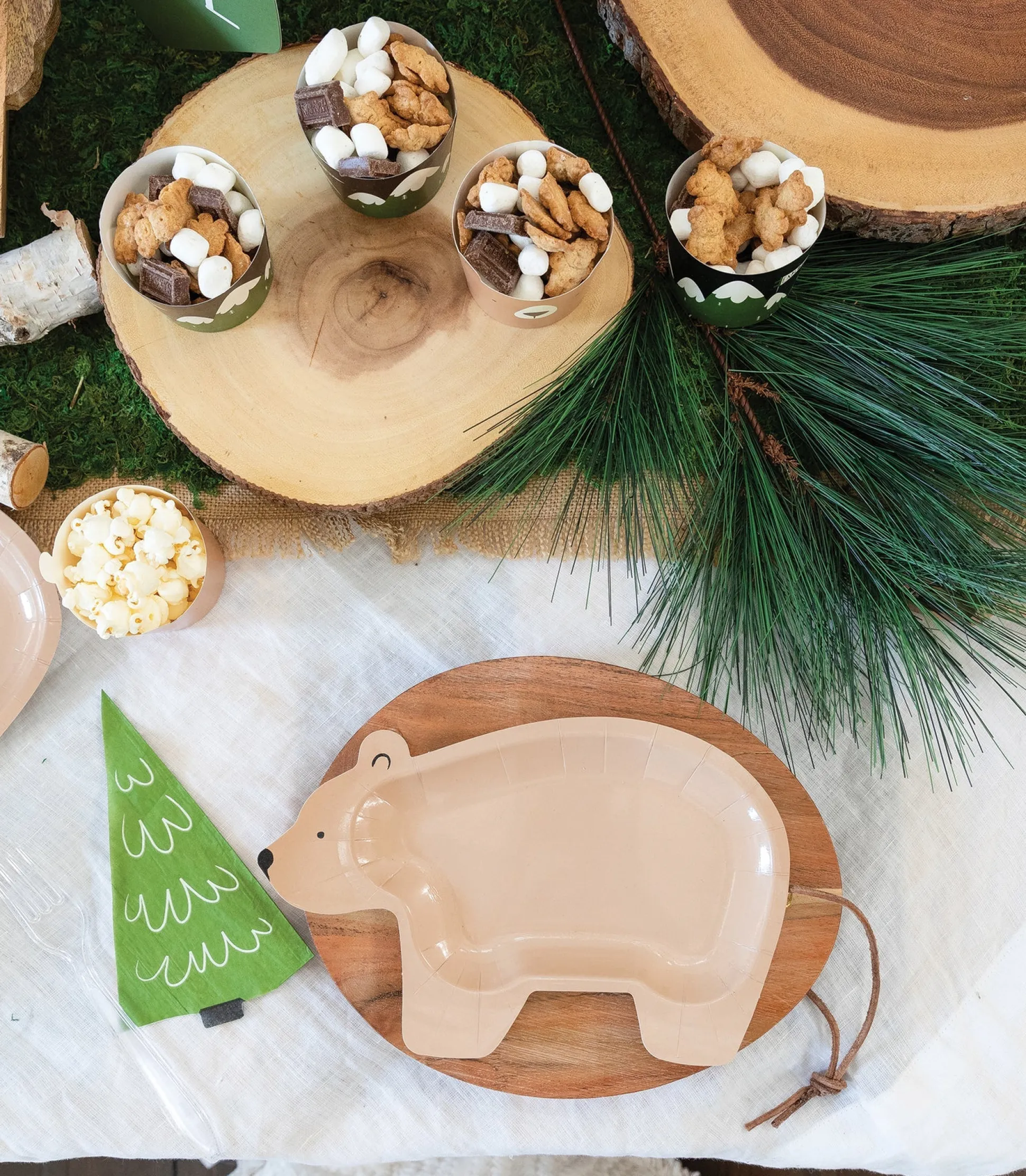 Happy Camper Brown Bear Dessert Plates 8ct