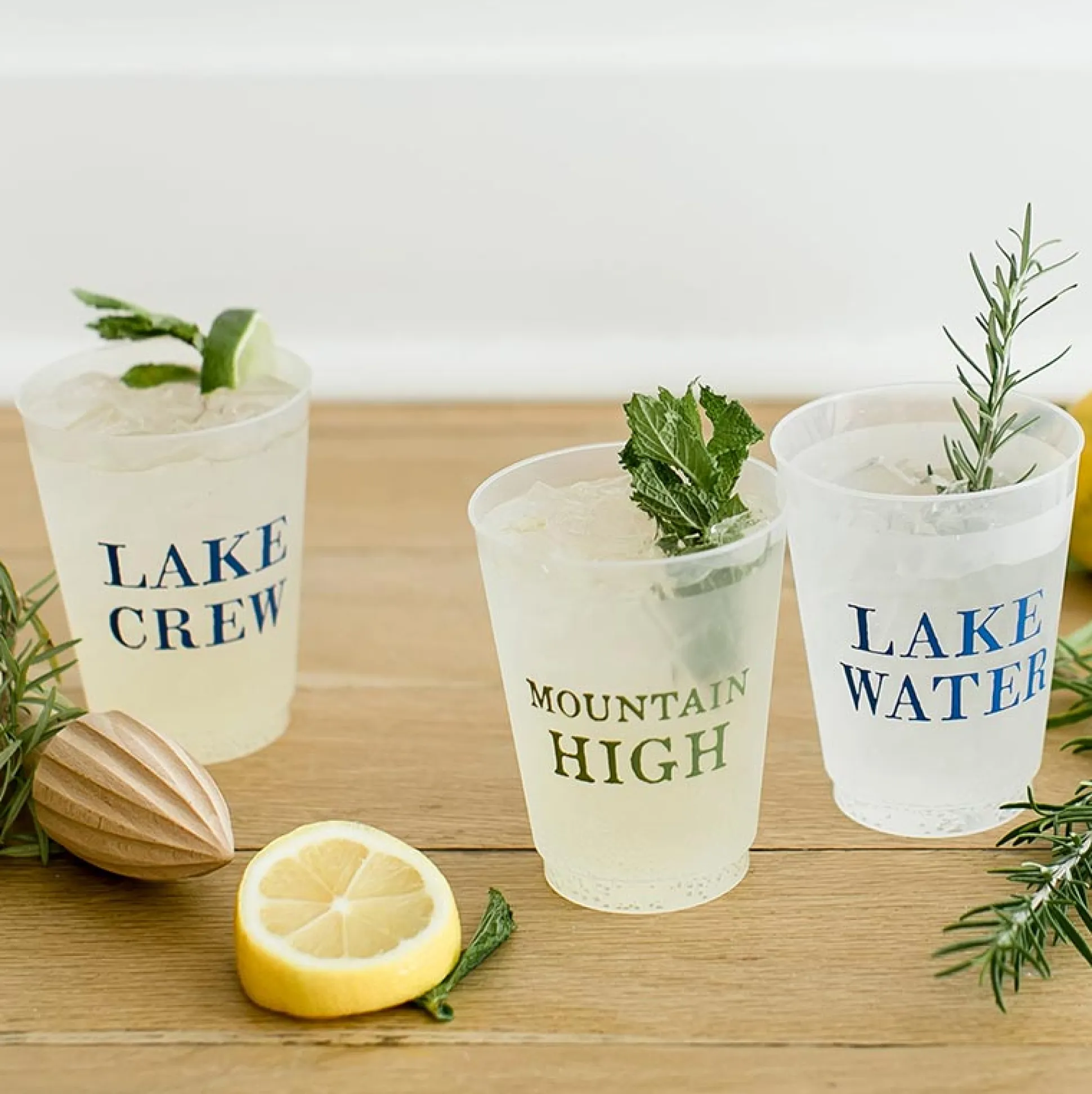 Lake Crew Frosted Plastic Cups 8ct