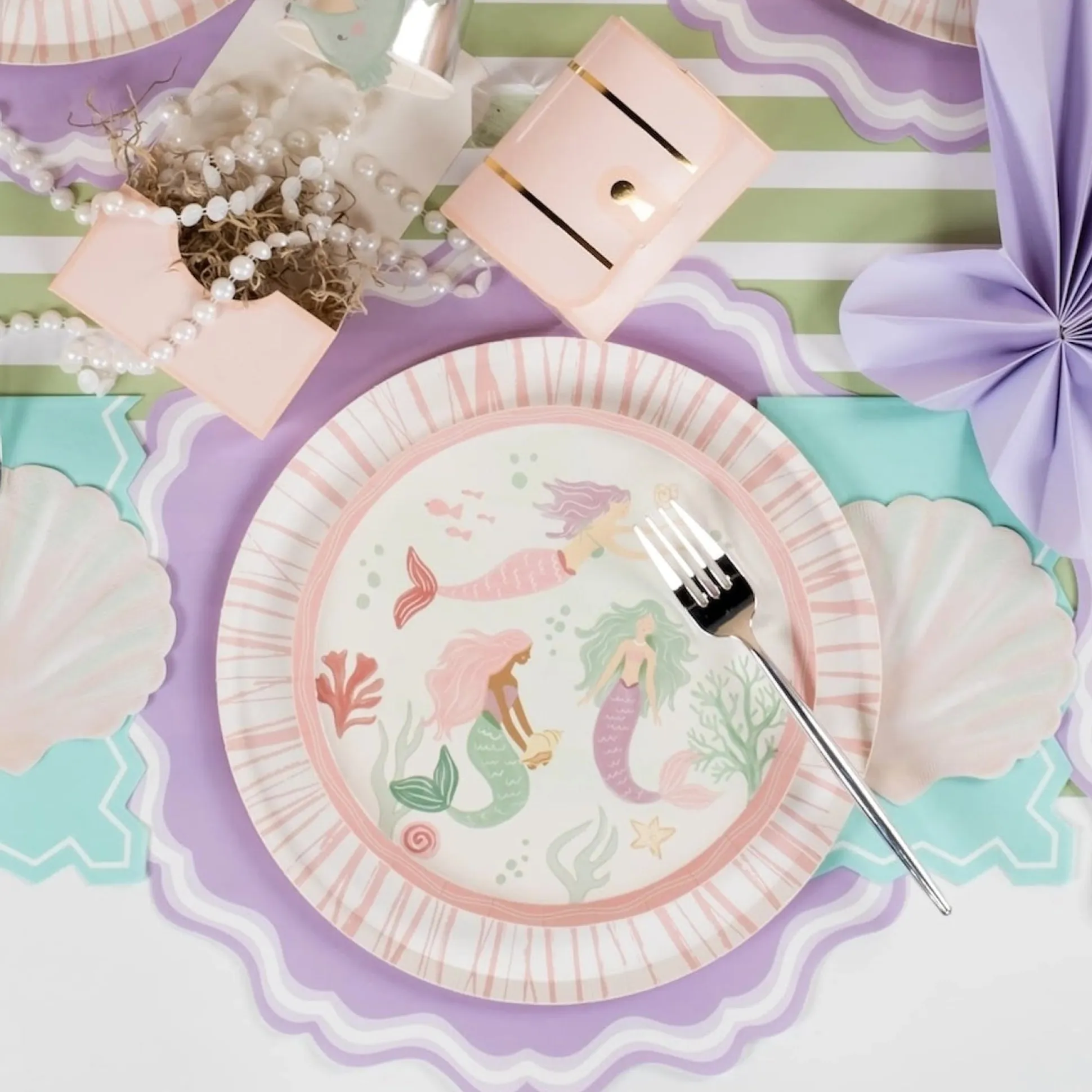 Lavender Scallop Paper Placemats 12ct