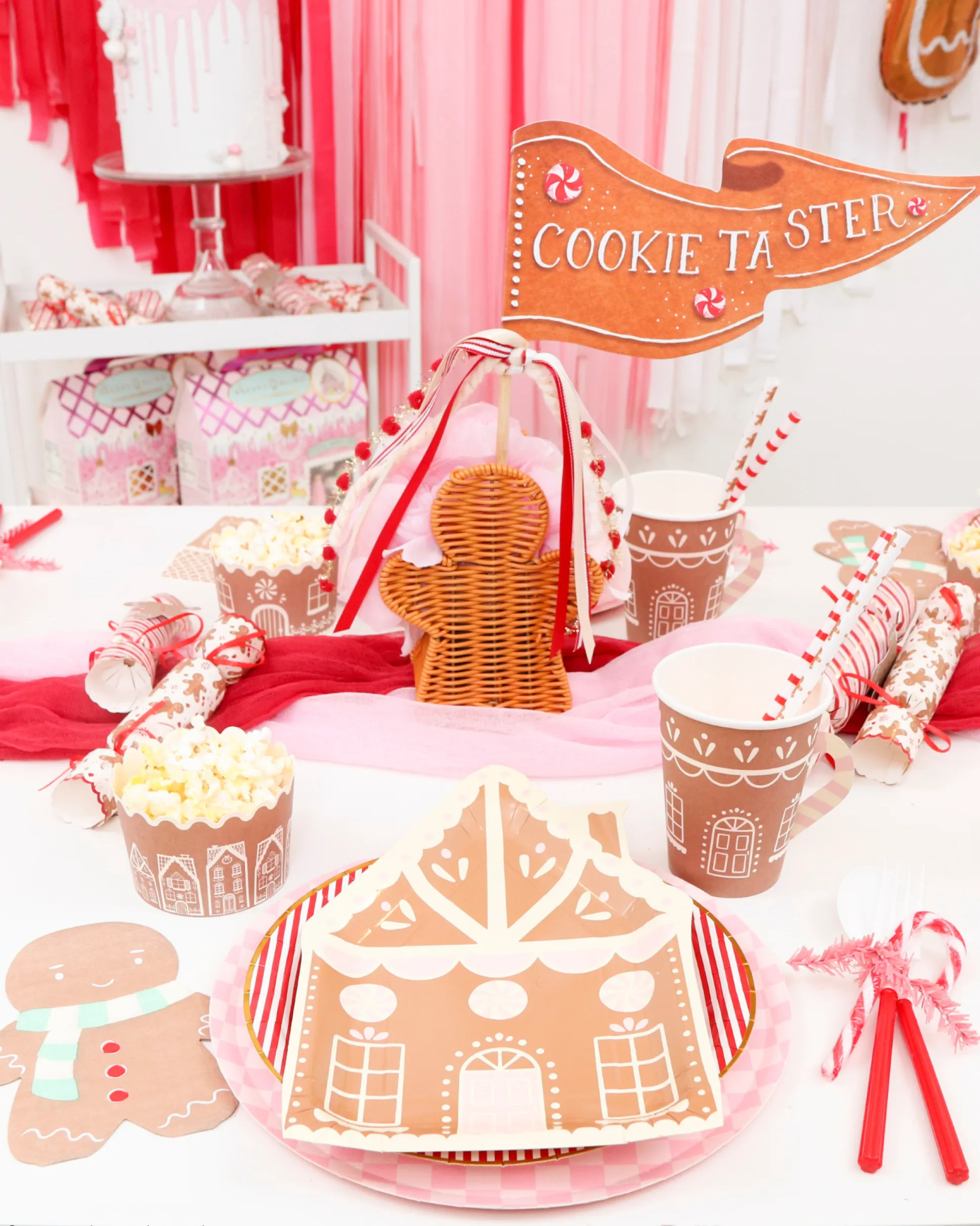 Pink Gingerbread House Lunch Plates 8ct