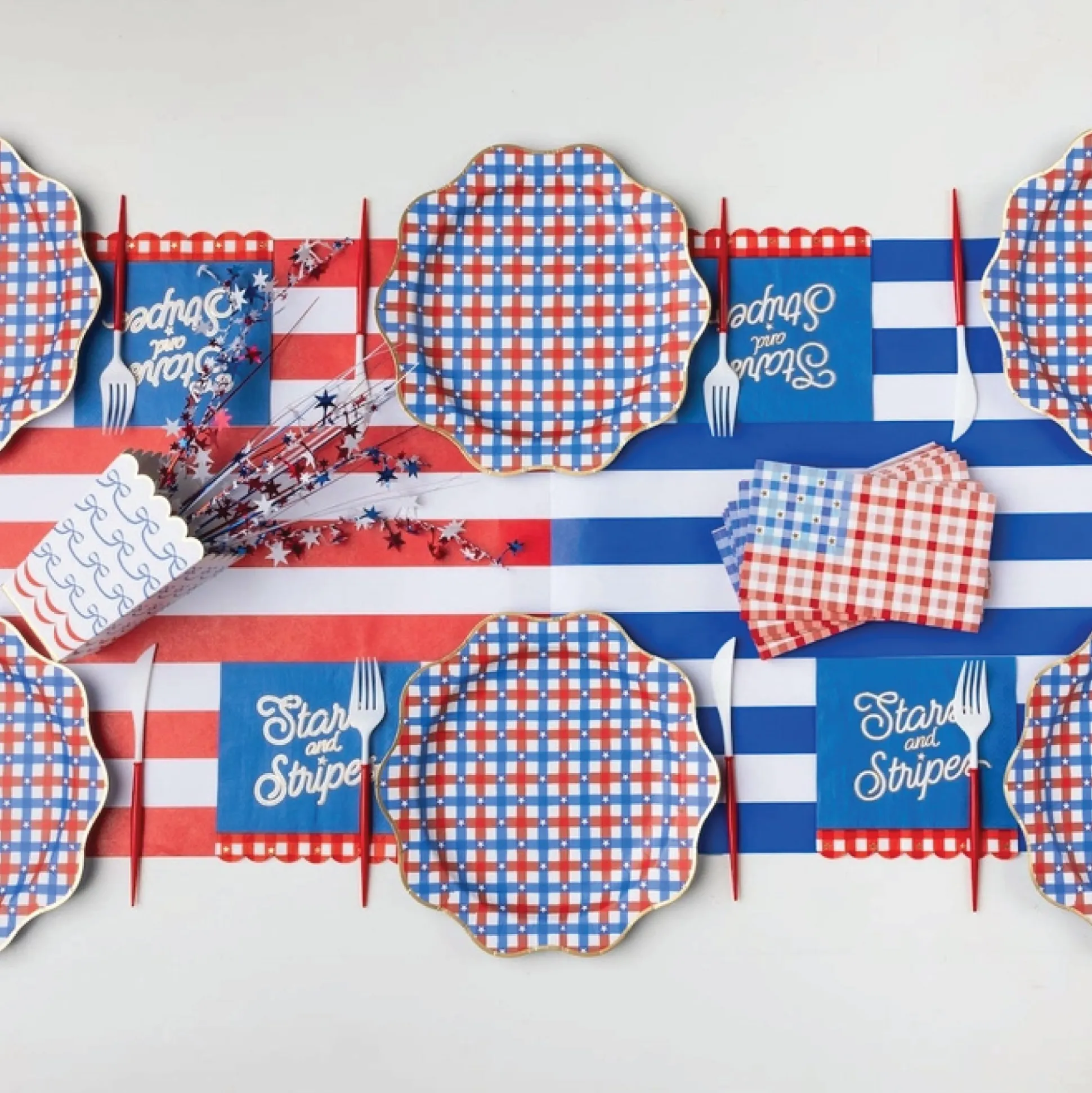 Red & Blue Gingham Star Scalloped Dinner Plates 8ct