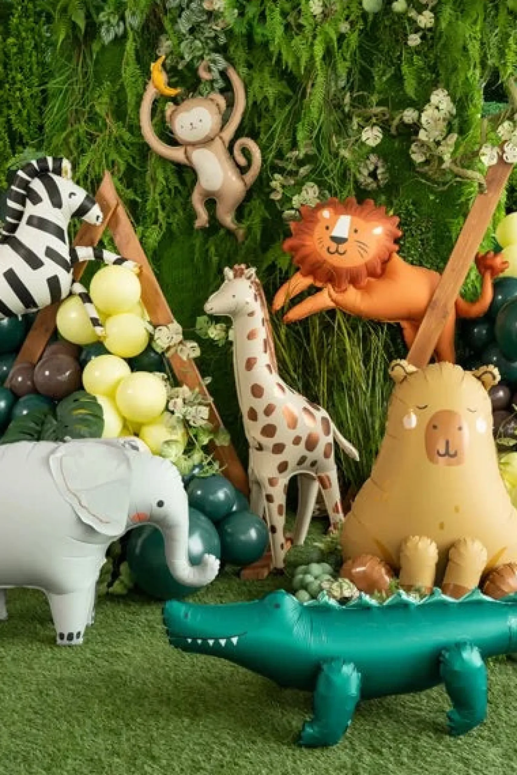 Standing Giraffe Foil Balloon 44.9in
