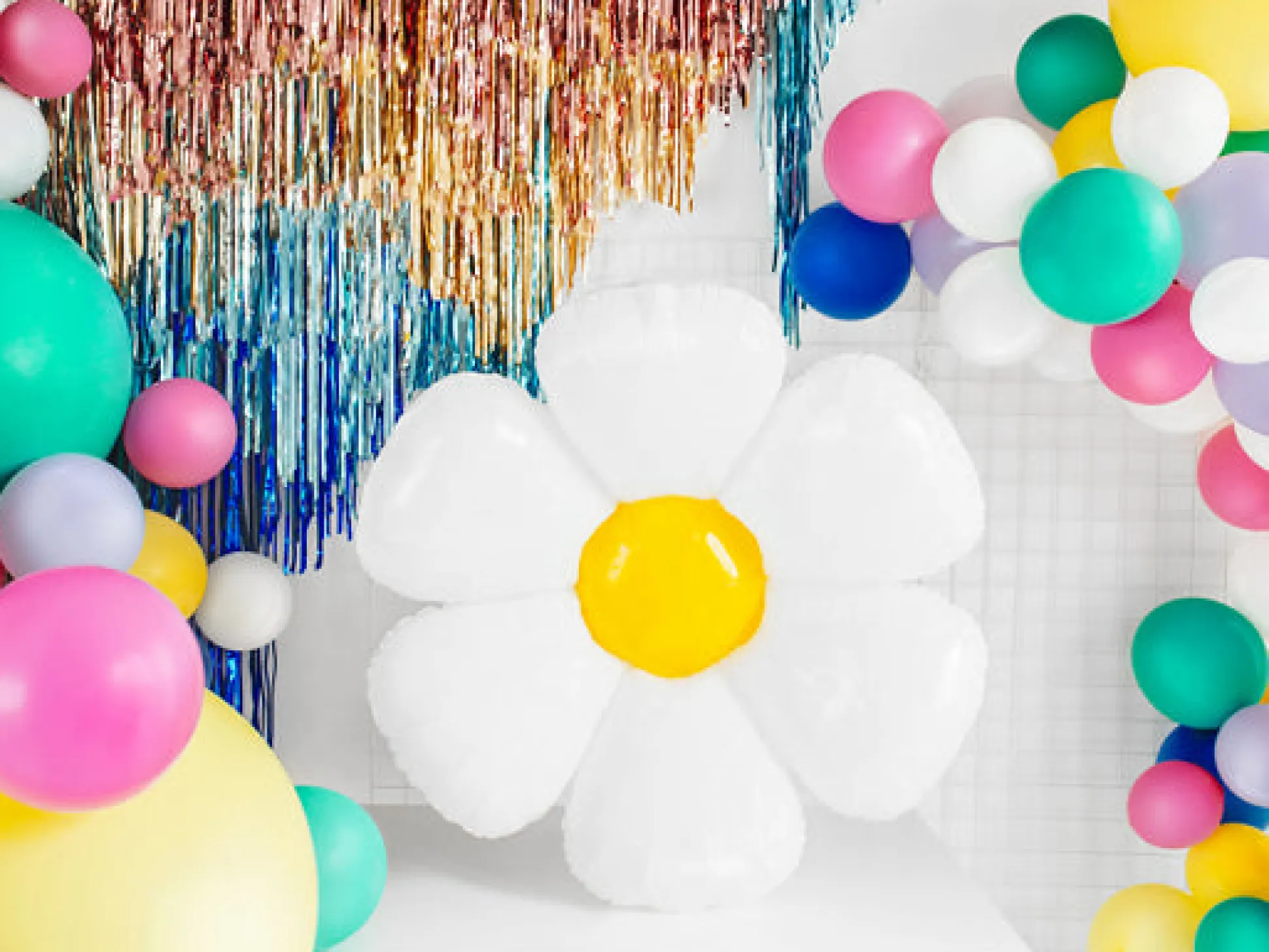 White Daisy Flower Foil Balloon 28in